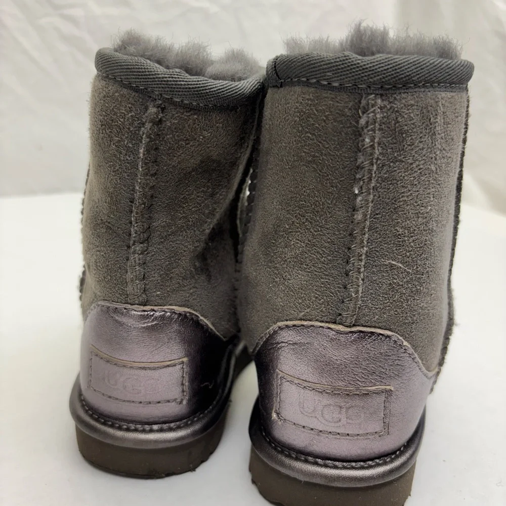 UGG Gray Classic Boot sz 8 toddler girl